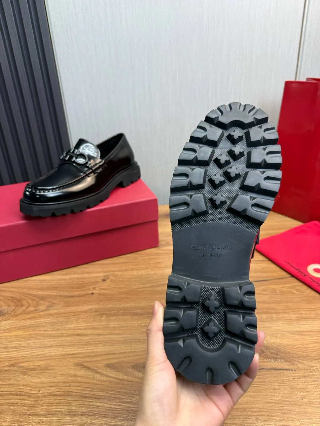 Men's shoes 💰880💰 Ferragamo. [Ferragamo] men's thick-soled loafers, the latest hot style, 1:1 original purchase quality, top quality, imported open-edge beaded cowhide leather on the upper, hand-made three-dimensional stitching highlights the round toe design, the inner foot pads are all imported cowhide, with original lightweight foam outsole, matching code 39-44, (38, 45 custom-made, non-refundable)
